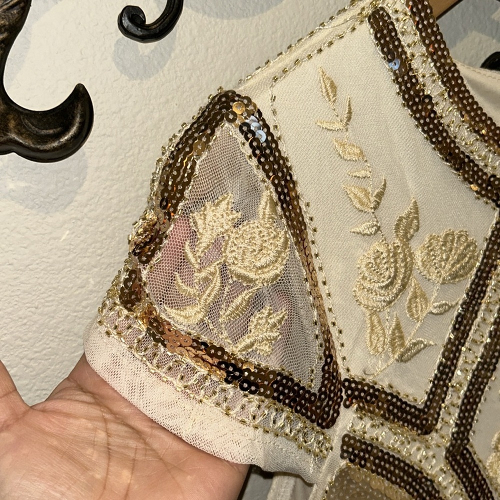 LULU'S "SPREAD YOUR SUNSHINE" GOLD SEQUIN EMBROIDERED BODYCON DRESS SIZE MED NWT - Picture 4 of 9